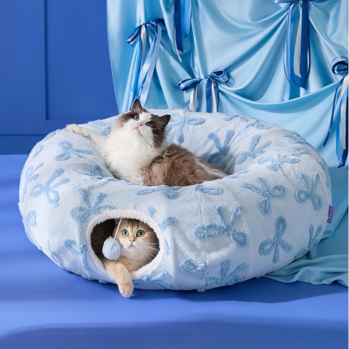 Cozy Cat Tunnel Bed (Christmas Edition)