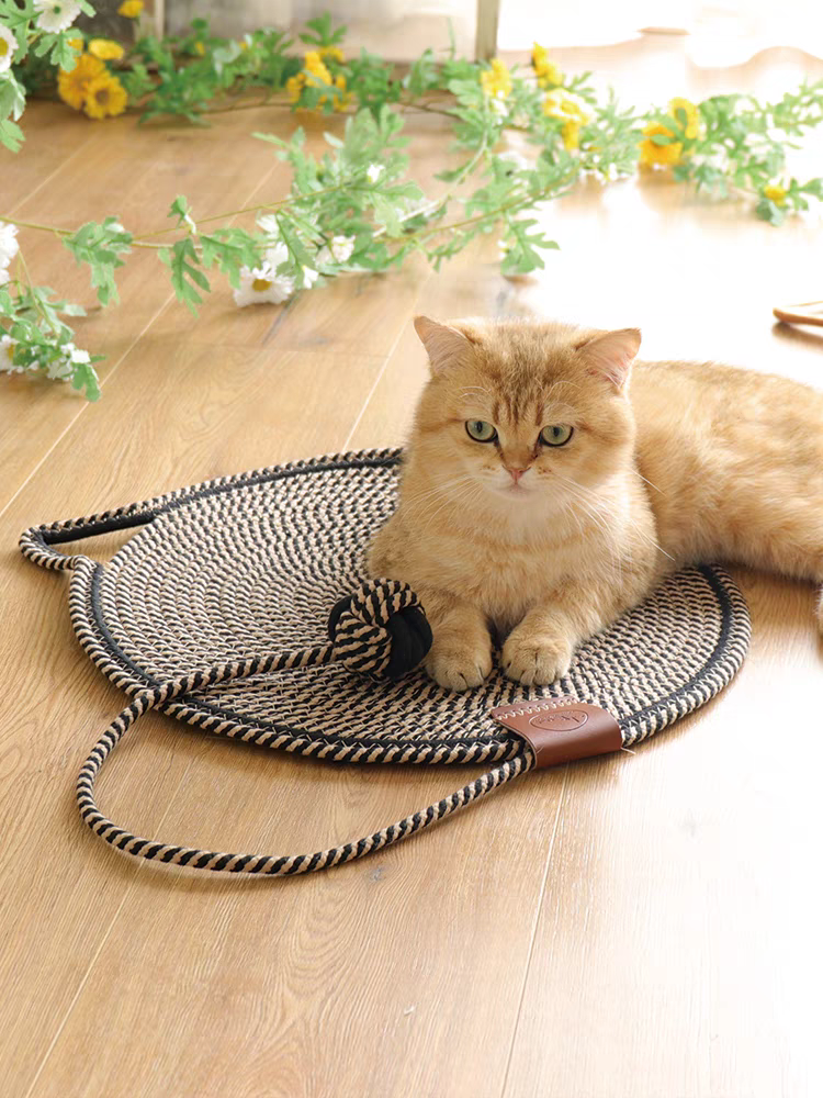 Ball integrated cat scratching mat YourCatGoodies