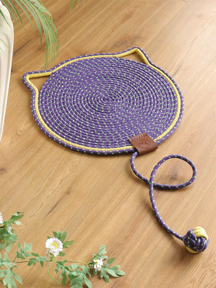 Ball integrated cat scratching mat YourCatGoodies
